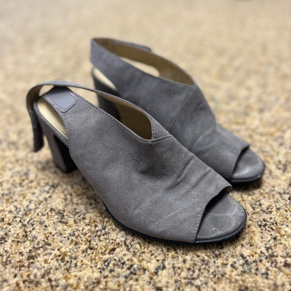 Grey Heels - Picture 3 of 4